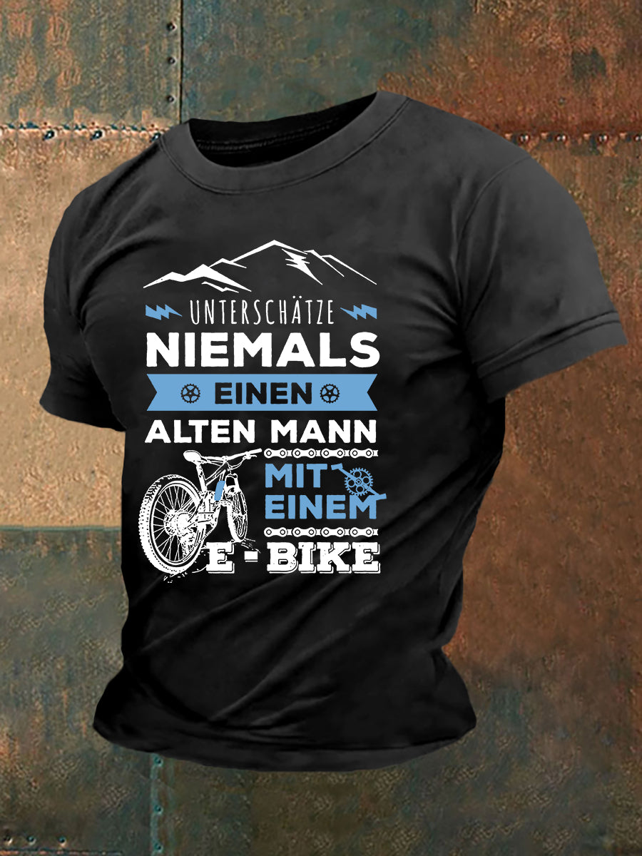 Herren Unter schätze Niemals Einen Alten Mann Mit Einem E-Bike T-Shirt mit kurzen Ärmeln
